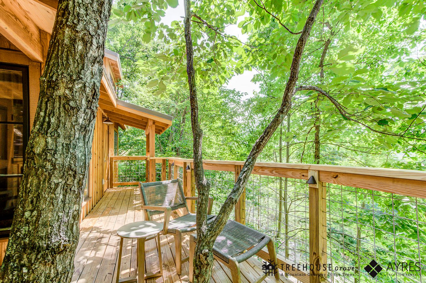 Secluded Tree House with Barbecue and Hot-tub in Gatlinburg, Tennessee