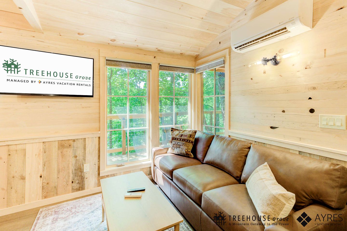 Secluded Tree House with Barbecue and Hot-tub in Gatlinburg, Tennessee