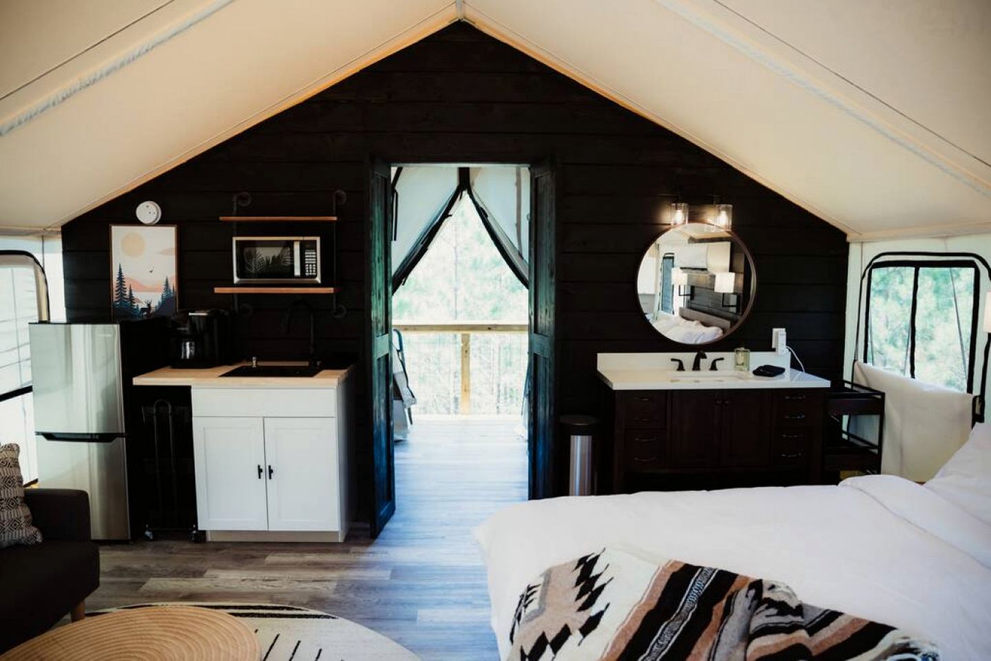 Marvelous Safari Tent with Bath Surrounded by Nature in Kentucky