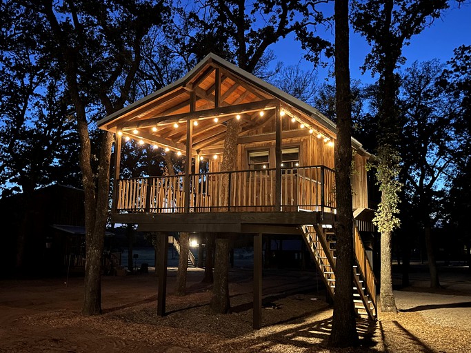 Lovely Treehouse Glamping Spot Near Magnolia and Baylor, Texas