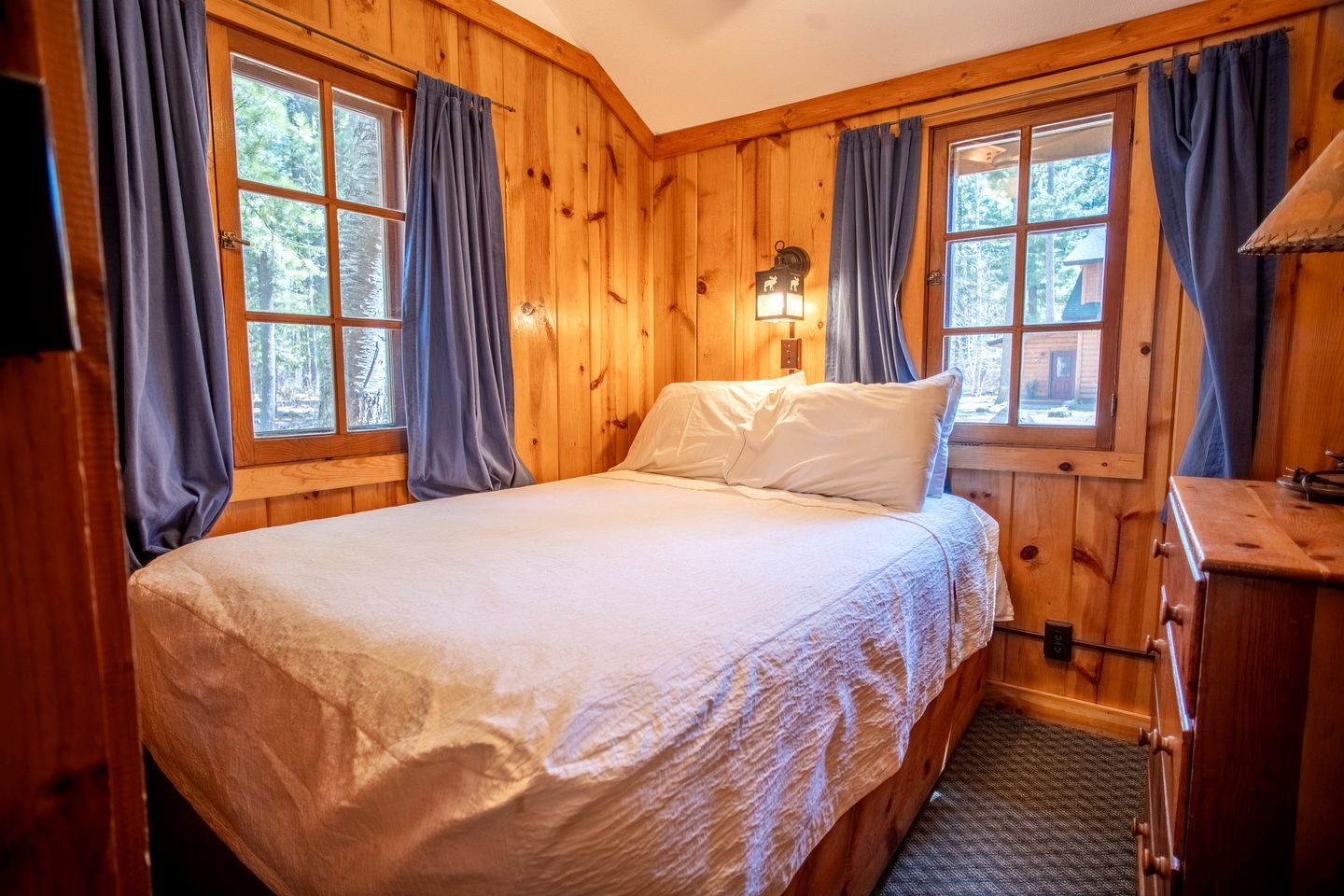 Secluded Rustic-Modern Cabin with Rock Fireplace & Pine-Surrounded Deck Near Babbitt, Minnesota