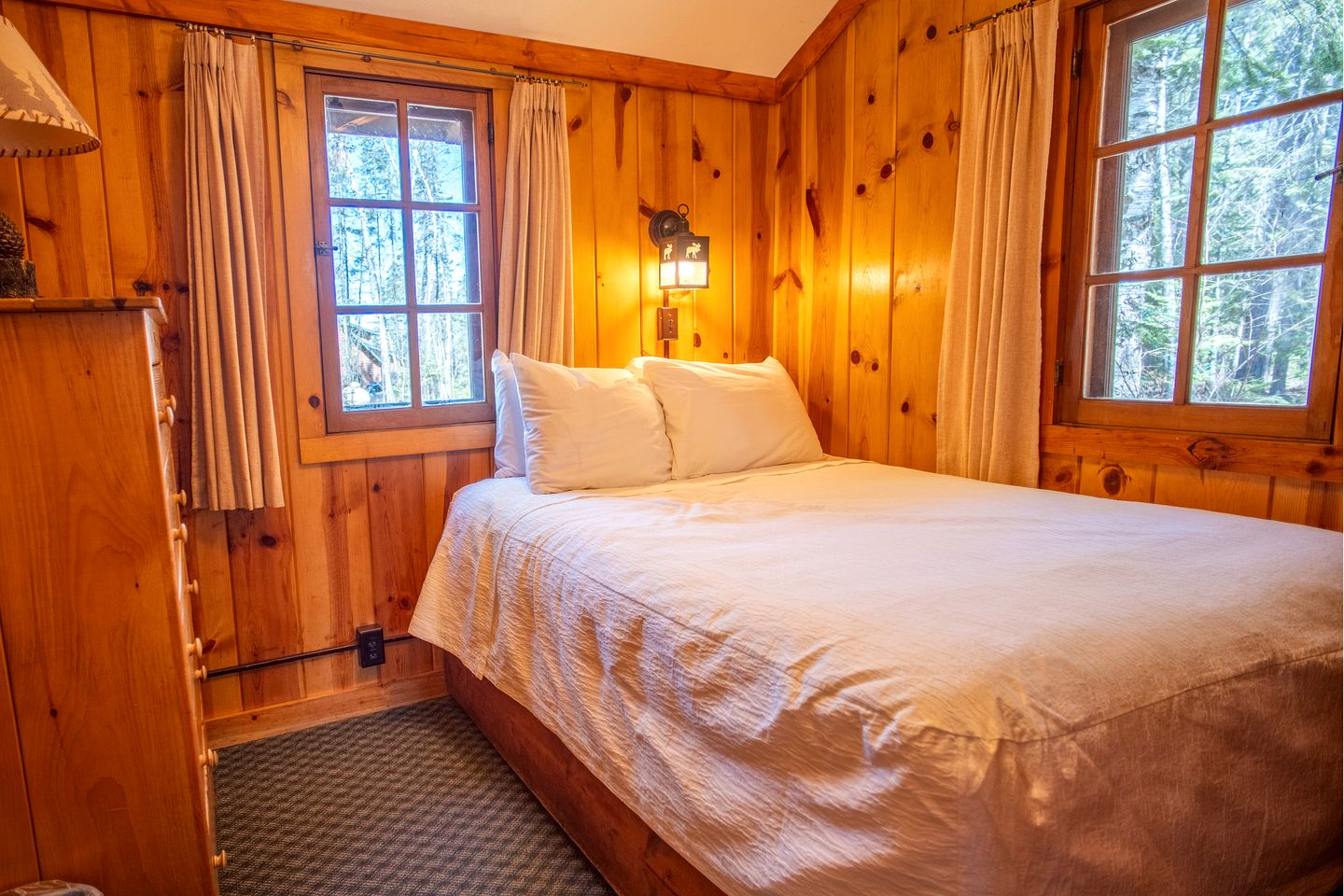 Secluded Rustic-Modern Cabin with Rock Fireplace & Pine-Surrounded Deck Near Babbitt, Minnesota