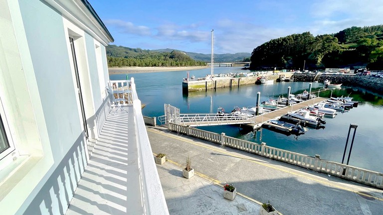 Beach Vacation Rental Incredible for Wine Tasting and Relax in O Barqueiro, Galicia