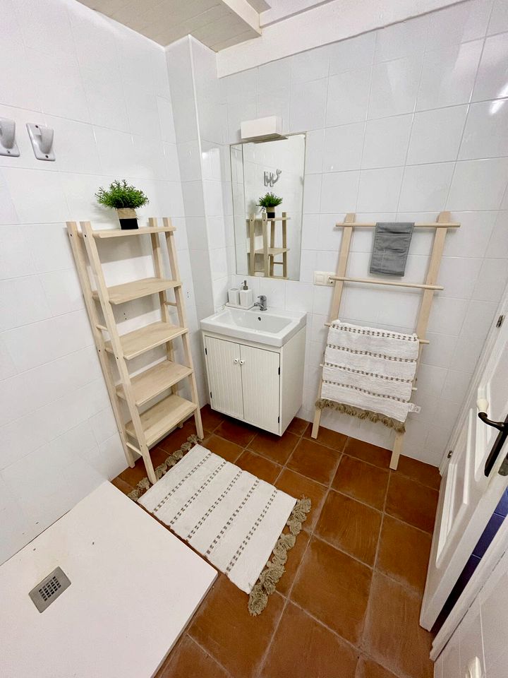 Beach Vacation Rental Incredible for Wine Tasting and Relax in O Barqueiro, Galicia