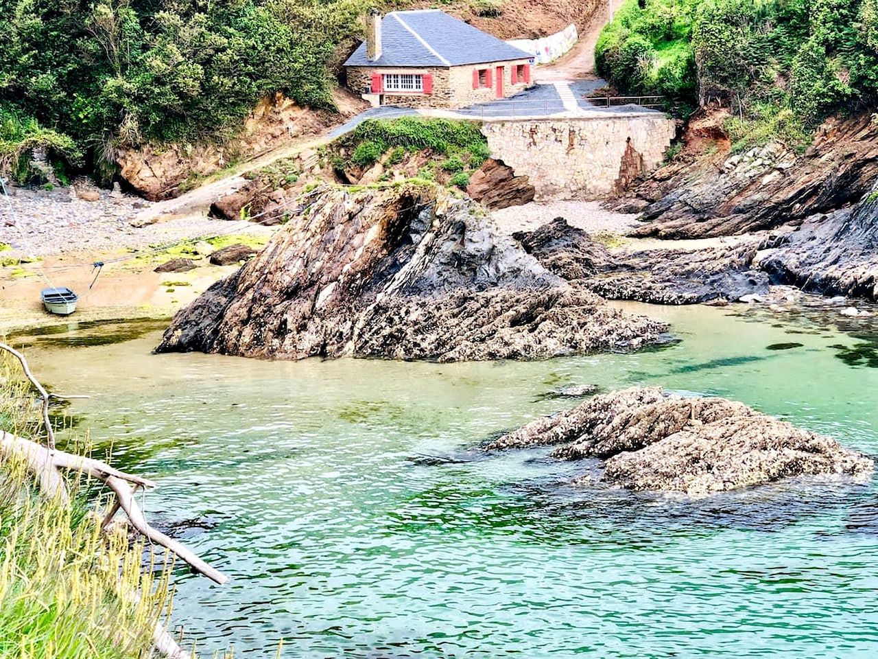 Beachfront House with Private Beach Entrance, Garden and Beautiful Views in Lugo, Galicia