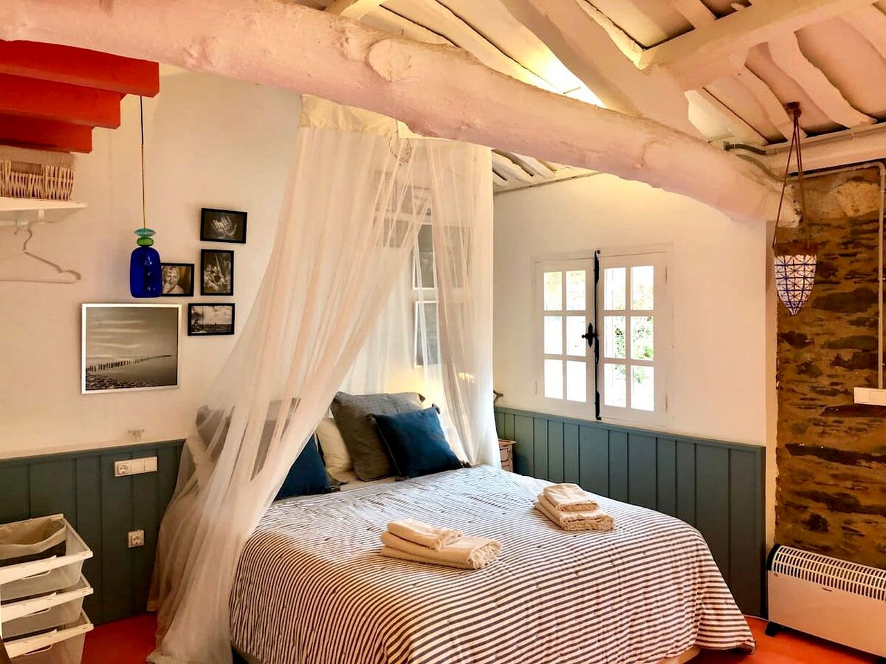 Beachfront House with Private Beach Entrance, Garden and Beautiful Views in Lugo, Galicia