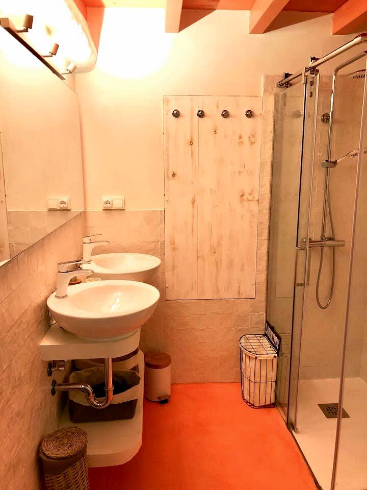 Beachfront House with Private Beach Entrance, Garden and Beautiful Views in Lugo, Galicia