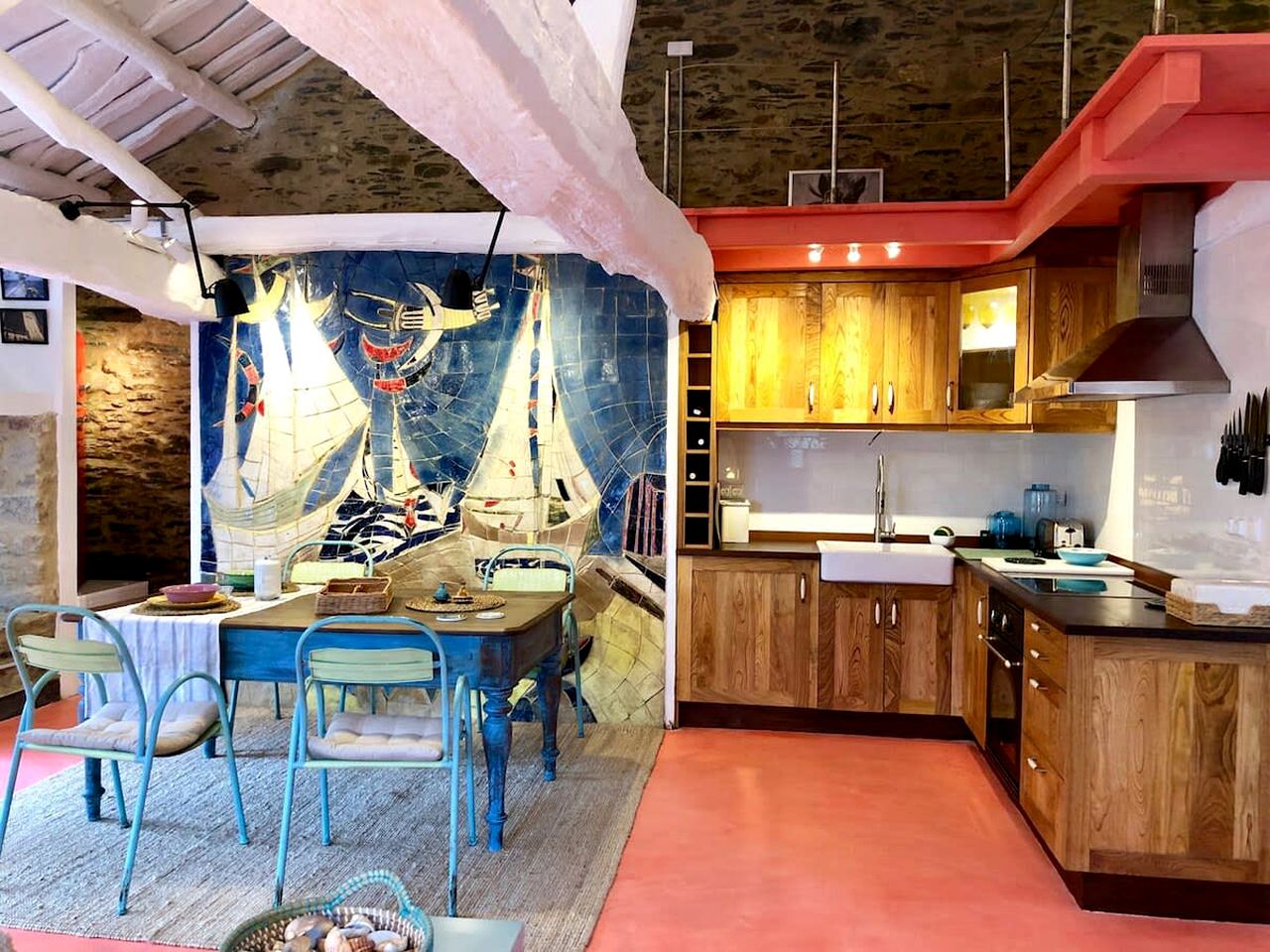 Beachfront House with Private Beach Entrance, Garden and Beautiful Views in Lugo, Galicia