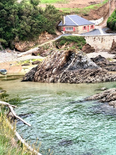 Beachfront House with Private Beach Entrance, Garden and Beautiful Views in Lugo, Galicia