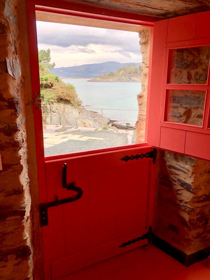 Beachfront House with Private Beach Entrance, Garden and Beautiful Views in Lugo, Galicia