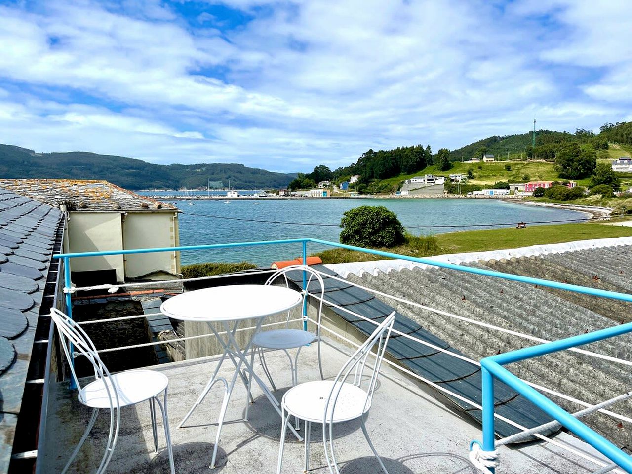 Family-Friendly Cabin with Cozy Outdoor Space and Beach Views in Lugo, Galicia