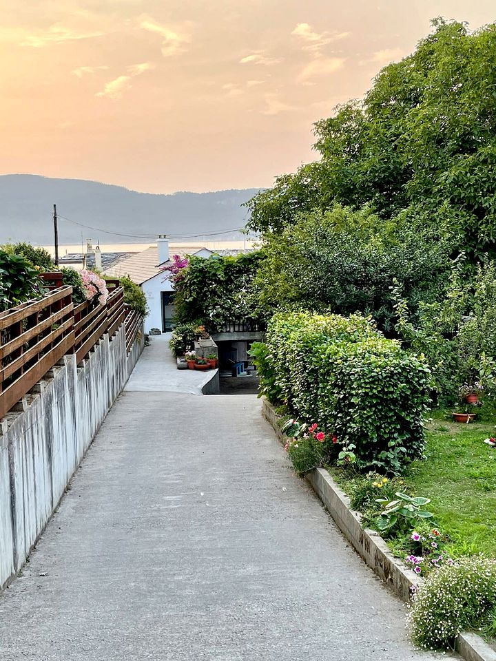 Family-Friendly Cabin with Cozy Outdoor Space and Beach Views in Lugo, Galicia