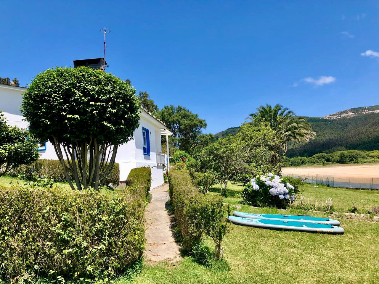 Cozy Beach Cabin Perfect for Hiking Trails and Water Sports in Ortigueira, Galicia