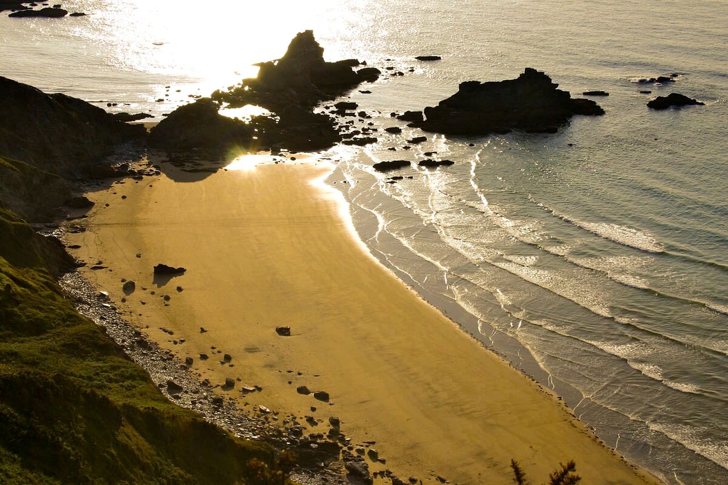 Charming Cabin with Outdoor Picnic Area Next to the Coast in A Coruña, Galicia