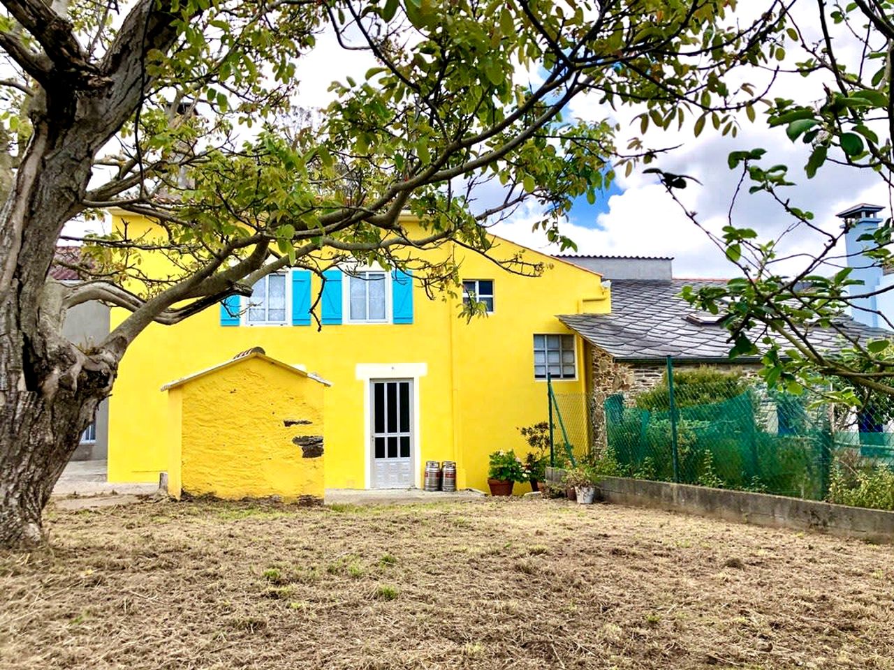 Charming Cabin with Outdoor Picnic Area Next to the Coast in A Coruña, Galicia