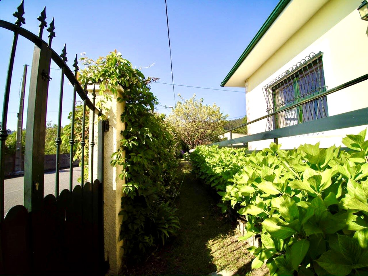 Vintage Luminous Cabin with Private Furnished Garden in Viveiro, Galicia
