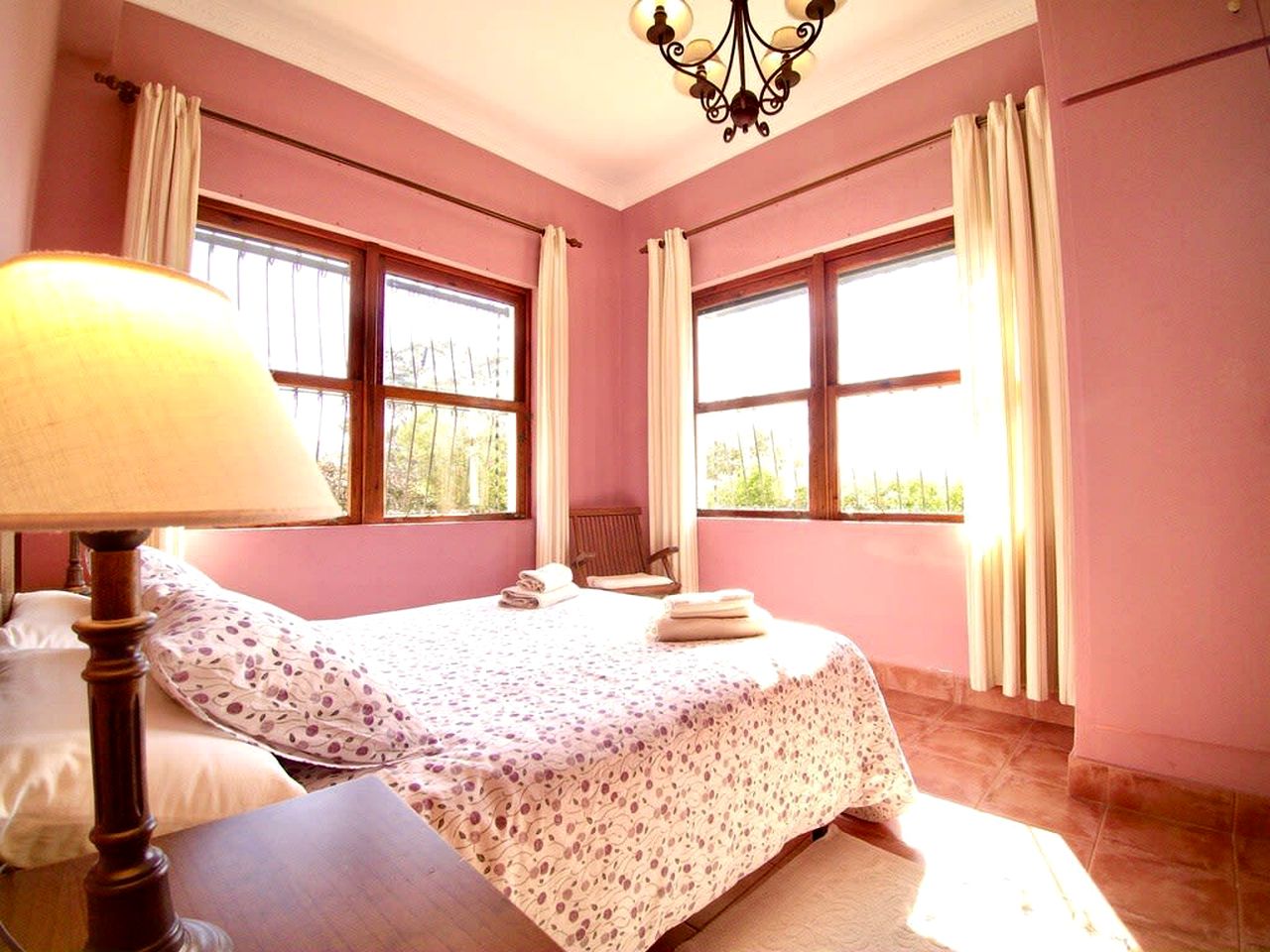 Vintage Luminous Cabin with Private Furnished Garden in Viveiro, Galicia