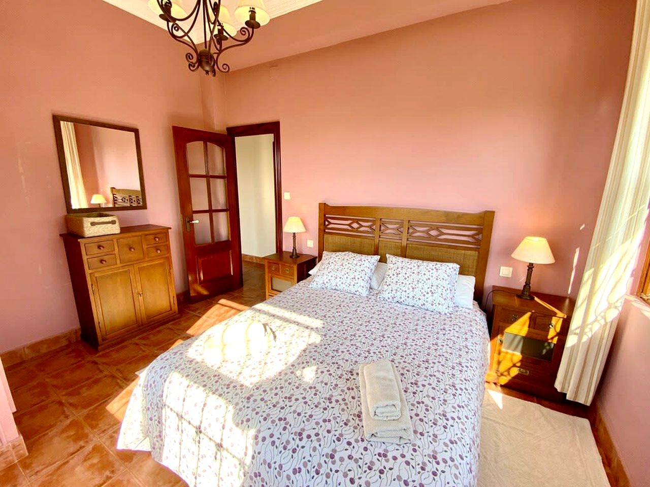 Vintage Luminous Cabin with Private Furnished Garden in Viveiro, Galicia