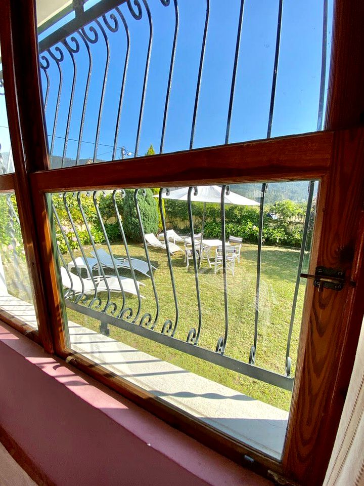 Vintage Luminous Cabin with Private Furnished Garden in Viveiro, Galicia