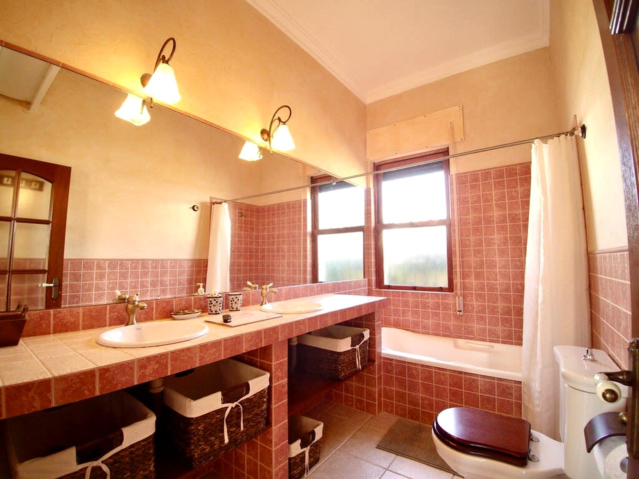 Vintage Luminous Cabin with Private Furnished Garden in Viveiro, Galicia