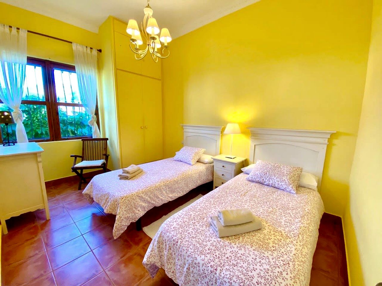 Vintage Luminous Cabin with Private Furnished Garden in Viveiro, Galicia