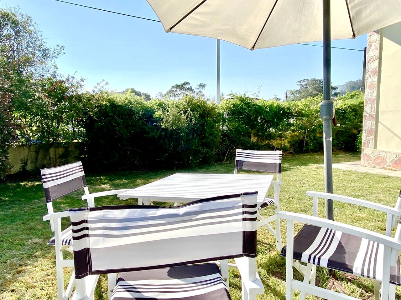 Vintage Luminous Cabin with Private Furnished Garden in Viveiro, Galicia