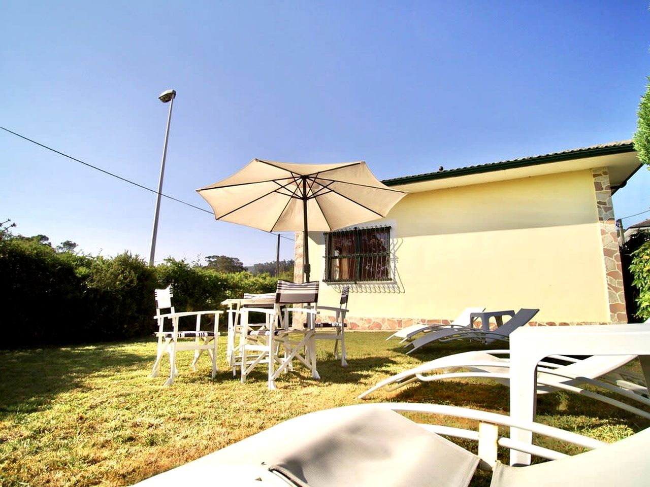 Vintage Luminous Cabin with Private Furnished Garden in Viveiro, Galicia