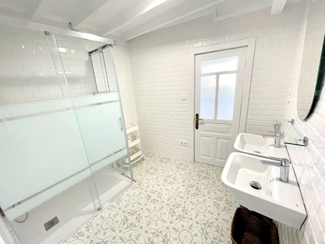 Group Beach House with BBQ and Private Patio in A Coruña, Galicia