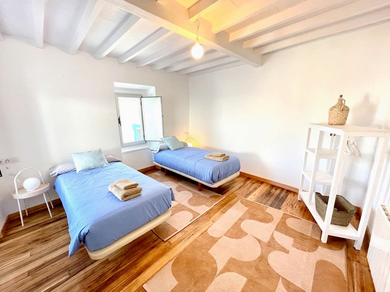 Group Beach House with BBQ and Private Patio in A Coruña, Galicia