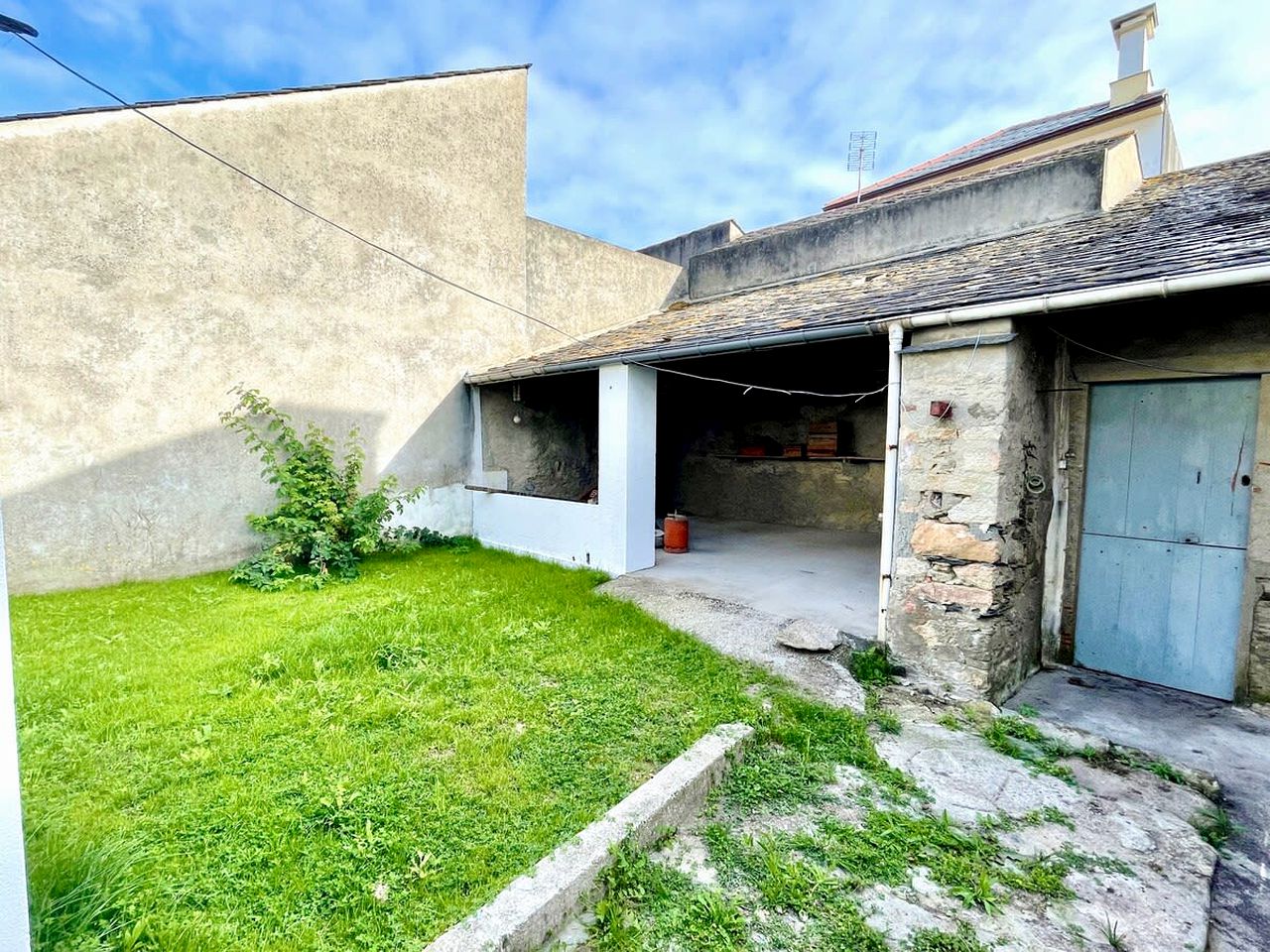 Group Beach House with BBQ and Private Patio in A Coruña, Galicia