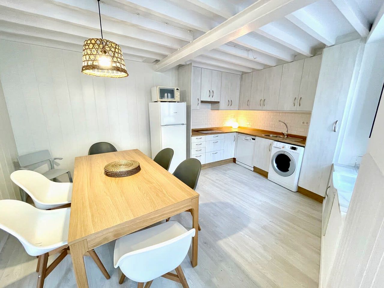 Group Beach House with BBQ and Private Patio in A Coruña, Galicia