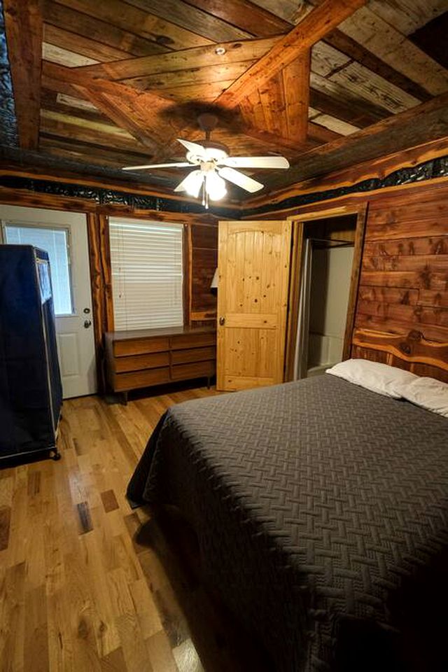 Cabin Comforts: Family Retreat for Relaxing with your Pet in Texas