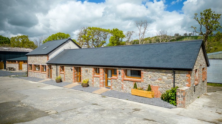 Spacious Holiday Home with Rustic Charm near Brecon Beacons in Llangadog, Mid Wales