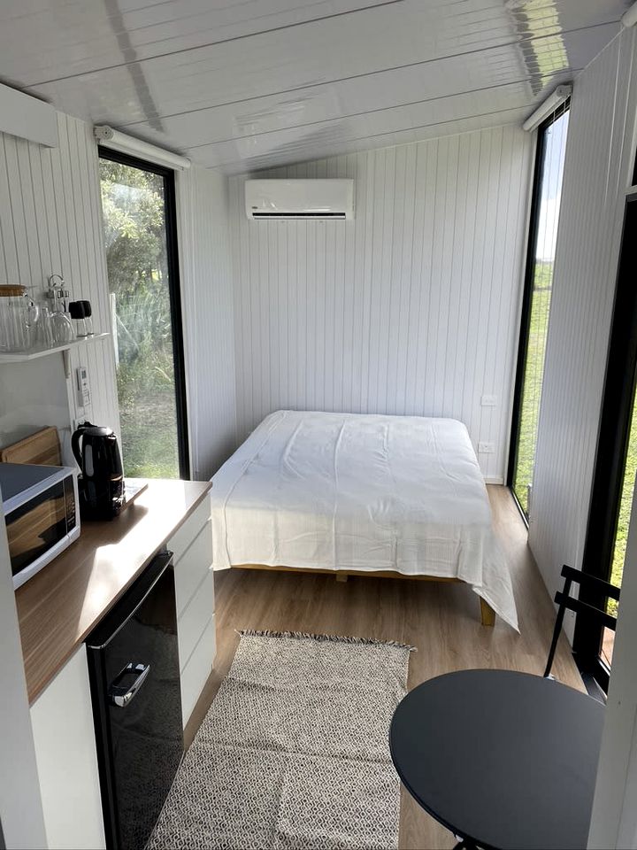 Relaxing Tiny House Stay with Beautiful Coastline Front in Mokihinui, South Island