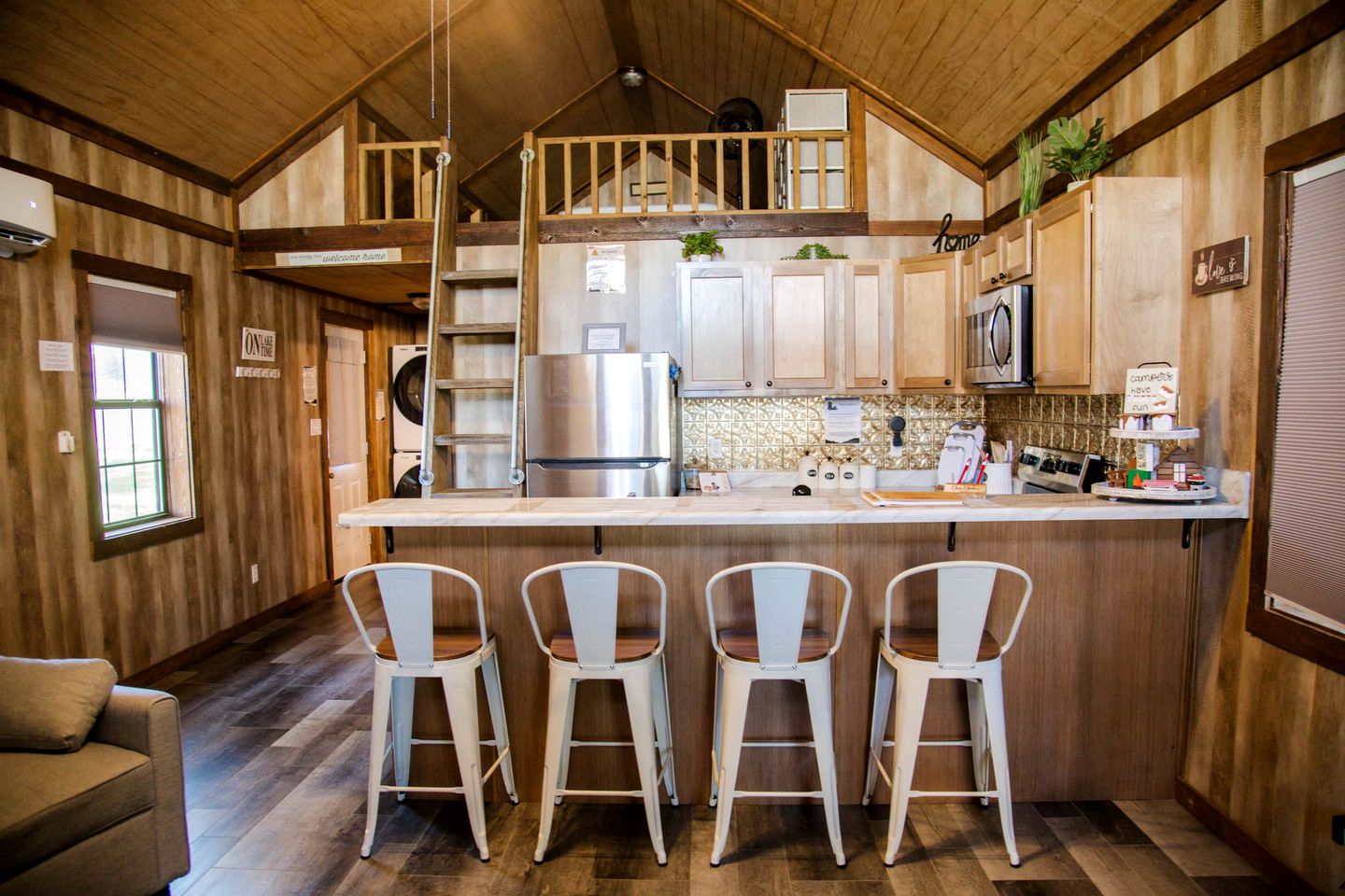 Alabama Adventure: Pet-Friendly Rustic Cabin Getaway by Lake Guntersville