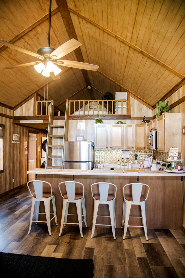 Alabama Adventure: Pet-Friendly Rustic Cabin Getaway by Lake Guntersville