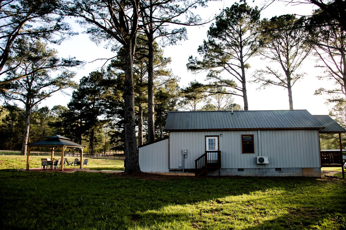 Alabama Adventure: Pet-Friendly Rustic Cabin Getaway by Lake Guntersville