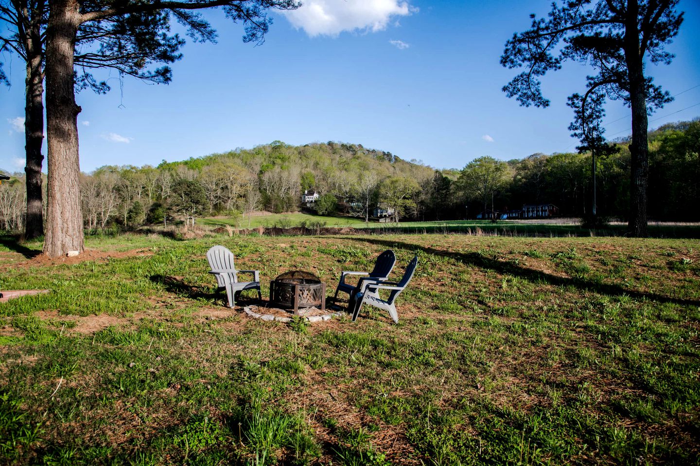 Alabama Adventure: Pet-Friendly Rustic Cabin Getaway by Lake Guntersville