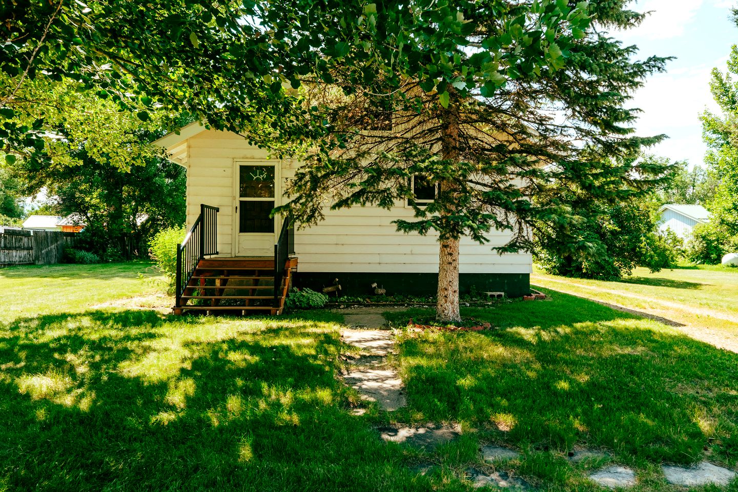 Vintage Cabin Perfect for Families and Outdoor Activities in Ranchester, Wyoming