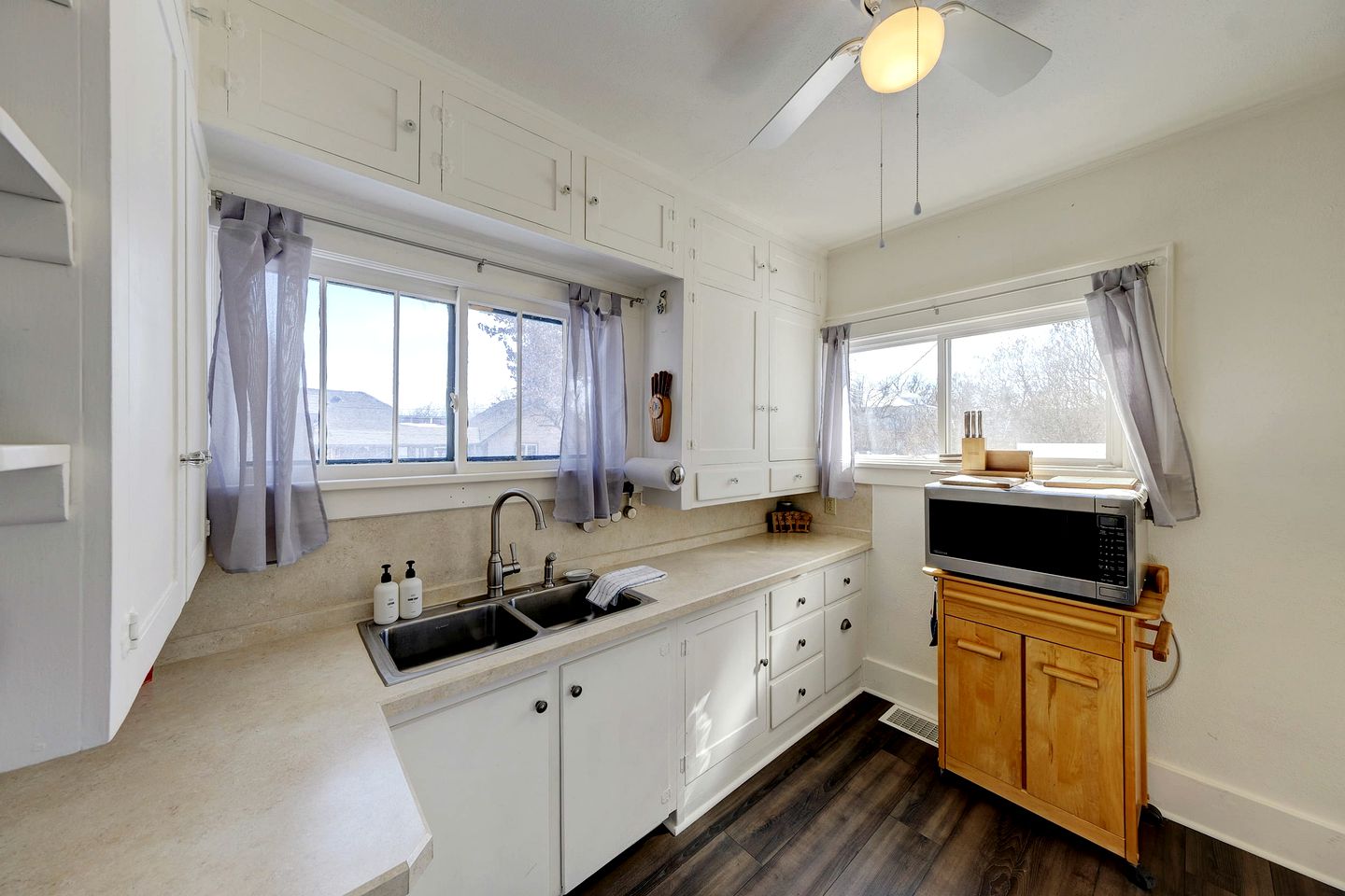 Vintage Cabin Perfect for Families and Outdoor Activities in Ranchester, Wyoming