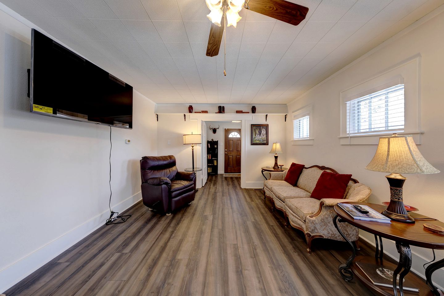 Vintage Cabin Perfect for Families and Outdoor Activities in Ranchester, Wyoming