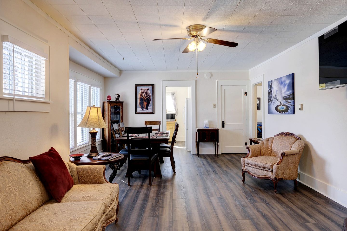 Vintage Cabin Perfect for Families and Outdoor Activities in Ranchester, Wyoming