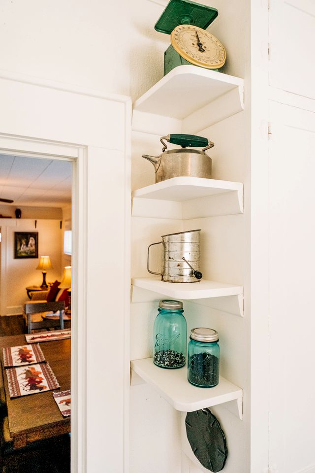 Vintage Cabin Perfect for Families and Outdoor Activities in Ranchester, Wyoming
