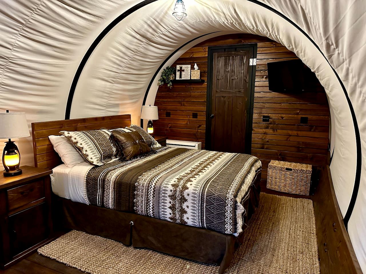 Elegant, Vintage Conestoga Covered Wagon Getaway in Denver, Pennsylvania