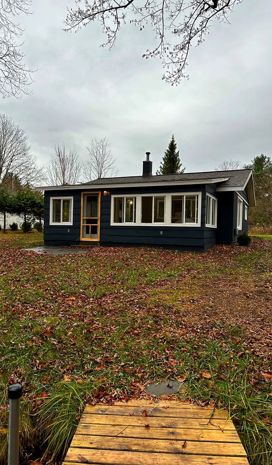 Fantastic Cottage with Fire Pit and River Access in Bellaire, Michigan