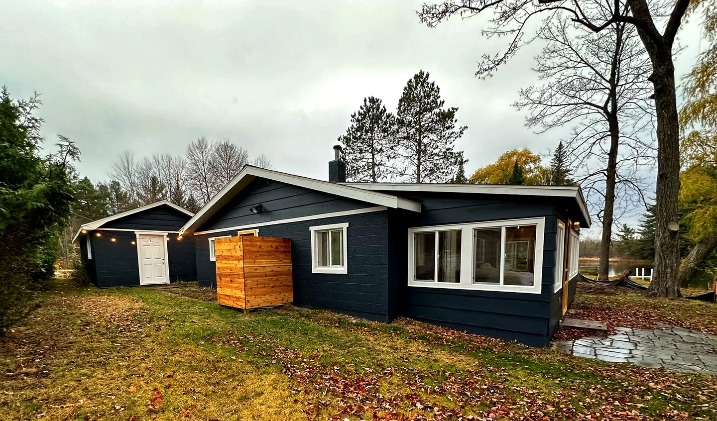 Fantastic Cottage with Fire Pit and River Access in Bellaire, Michigan