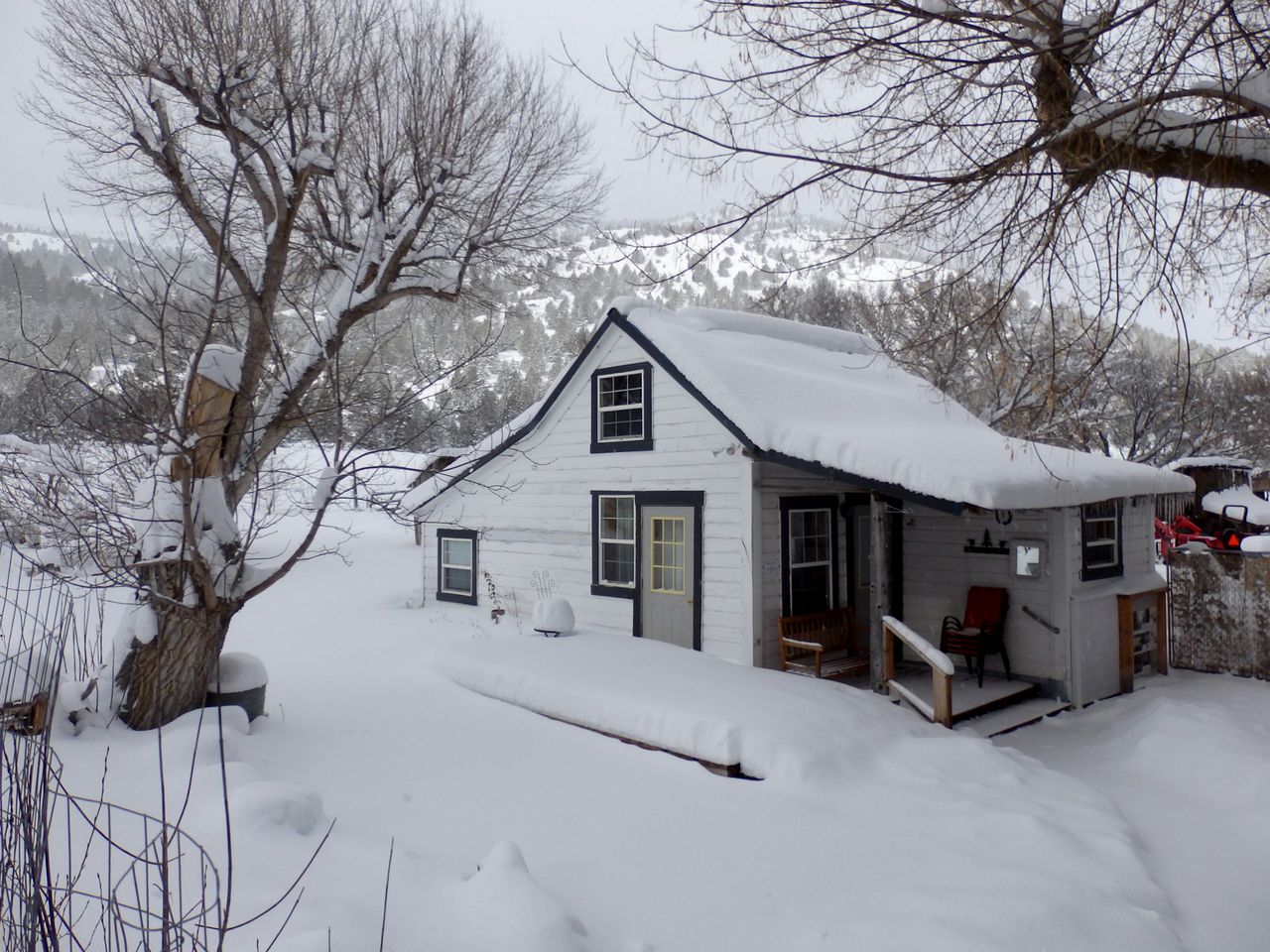 Romantic Cabin Getaway on a Secluded Organic Farm in Modoc County, California