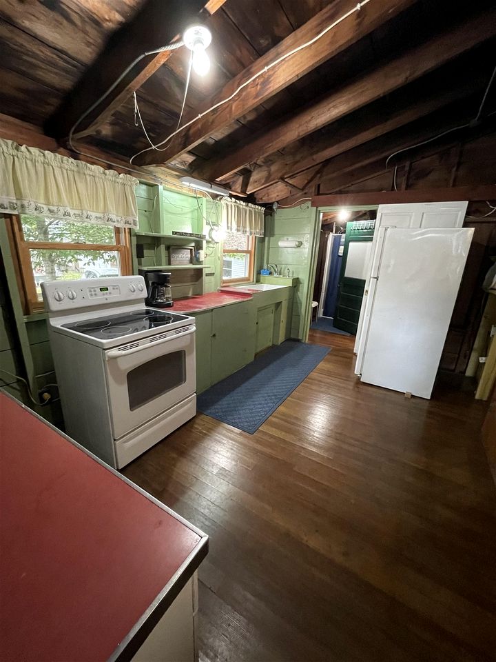 Secluded Lakefront Cottage in Raymond, Maine