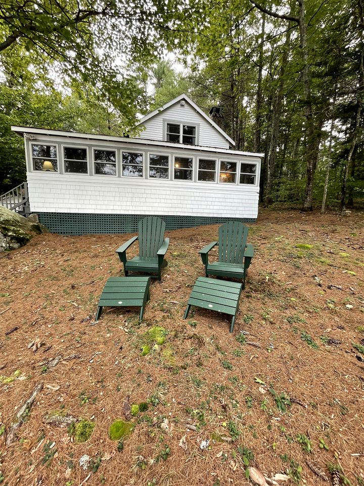 Secluded Lakefront Cottage in Raymond, Maine