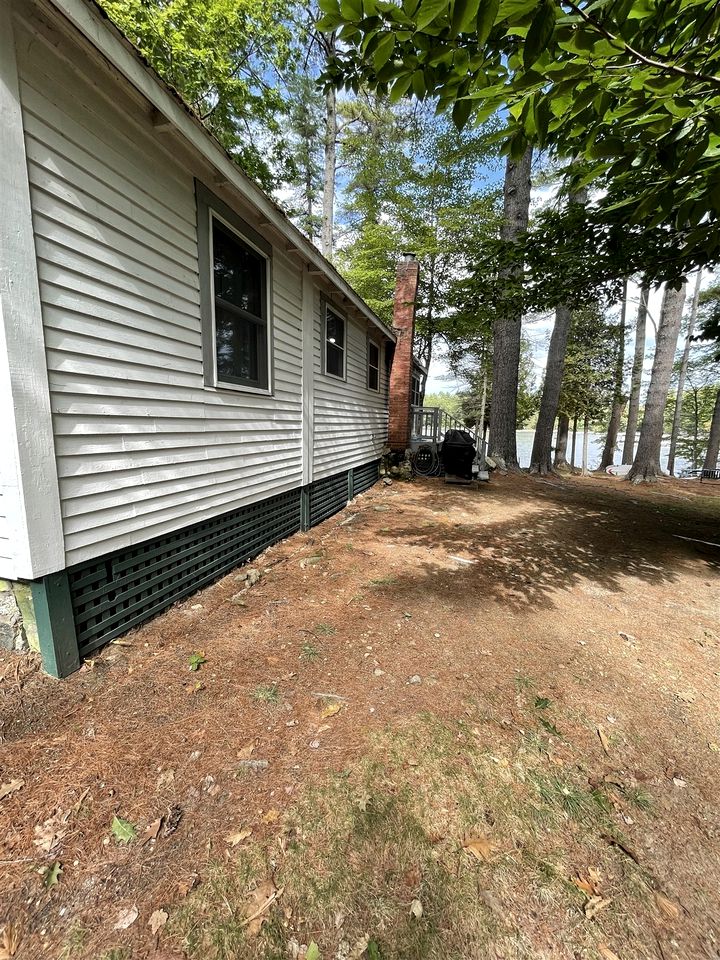 Secluded Lakefront Cottage in Raymond, Maine